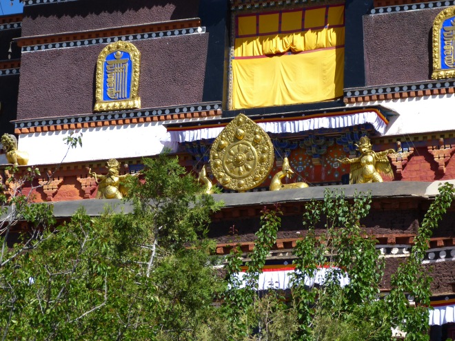 The Mandala surrounded by two deer is seen on most buildings