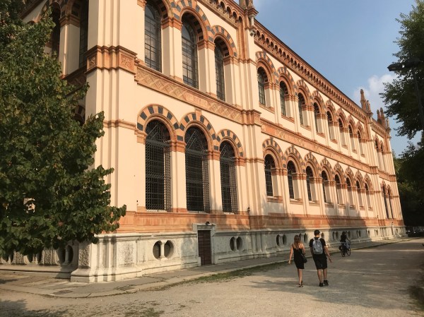 B5E5D049-4AA8-4E7C-B68F-A28AD6CE75CD